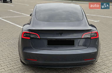 Седан Tesla Model 3 2023 в 