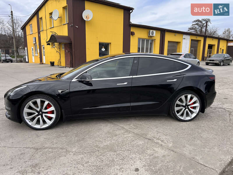 Седан Tesla Model 3 2019 в Сквирі