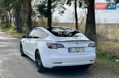 Седан Tesla Model 3 2020 в 