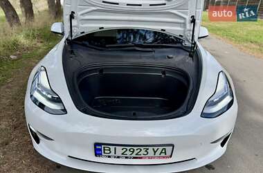 Седан Tesla Model 3 2020 в 