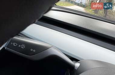 Седан Tesla Model 3 2020 в 