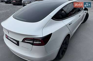 Седан Tesla Model 3 2023 в 