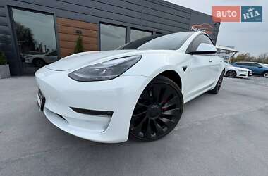 Седан Tesla Model 3 2023 в 