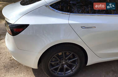 Седан Tesla Model 3 2020 в 
