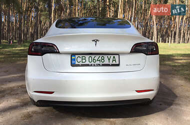 Седан Tesla Model 3 2020 в 