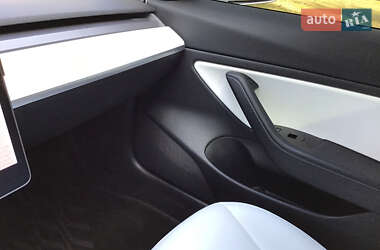 Седан Tesla Model 3 2020 в 