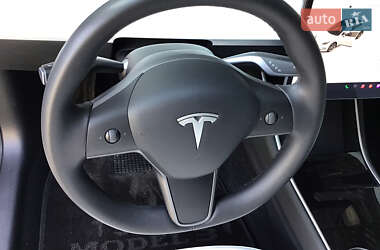 Седан Tesla Model 3 2020 в 