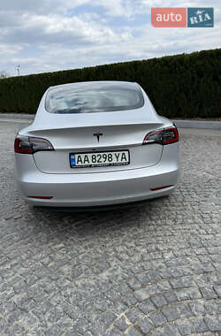 Седан Tesla Model 3 2022 в 