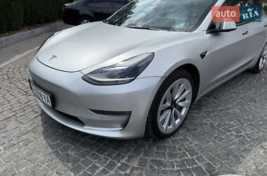 Седан Tesla Model 3 2022 в 