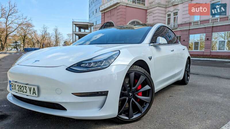Седан Tesla Model 3 2020 в 