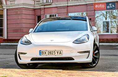 Седан Tesla Model 3 2020 в 