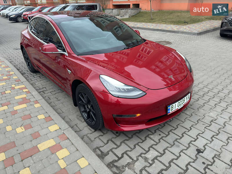 Седан Tesla Model 3 2018 в Києві