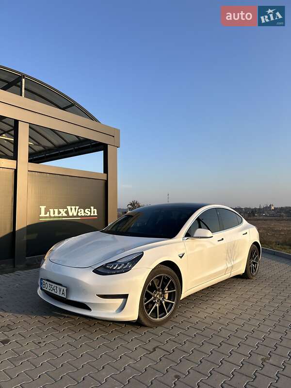 Седан Tesla Model 3 2019 в 