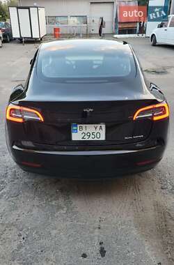 Седан Tesla Model 3 2022 в 