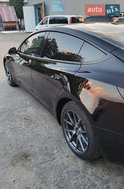 Седан Tesla Model 3 2022 в 