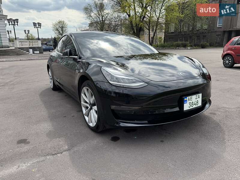 Седан Tesla Model 3 2018 в Кам'янському