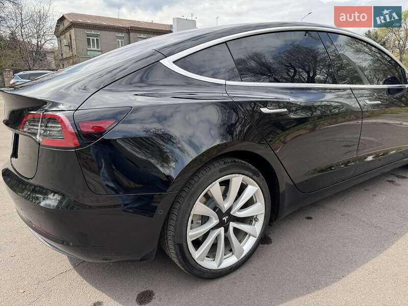 Седан Tesla Model 3 2018 в Кам'янському