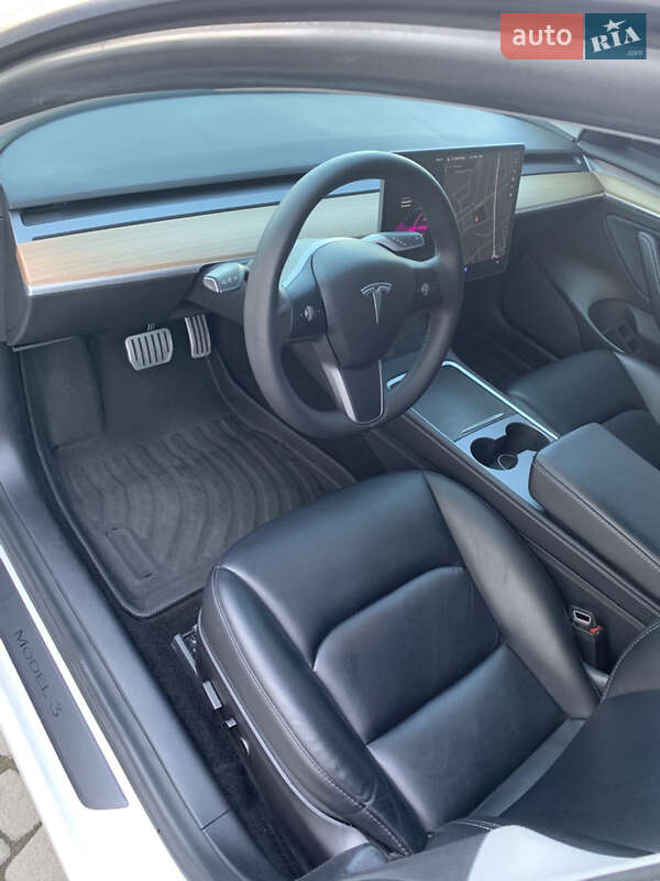Седан Tesla Model 3 2021 в Ивано-Франковске