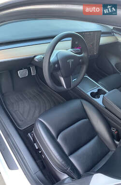 Седан Tesla Model 3 2021 в 