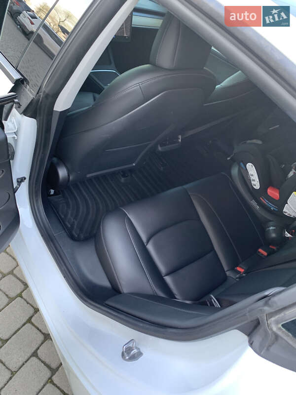 Седан Tesla Model 3 2021 в Ивано-Франковске