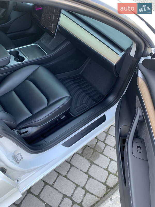 Седан Tesla Model 3 2021 в Ивано-Франковске