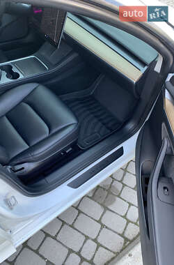 Седан Tesla Model 3 2021 в 