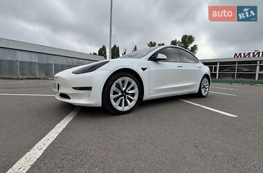 Седан Tesla Model 3 2021 в 