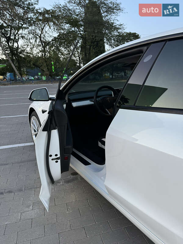 Седан Tesla Model 3 2021 в Одесі