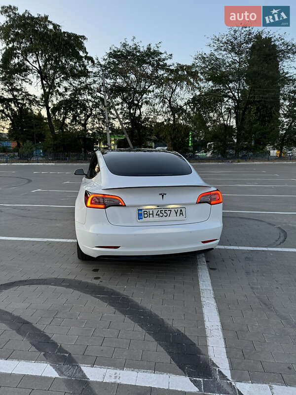 Седан Tesla Model 3 2021 в Одесі