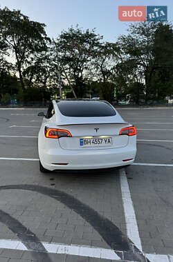 Седан Tesla Model 3 2021 в 