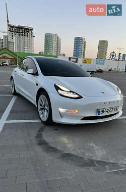 Седан Tesla Model 3 2021 в 