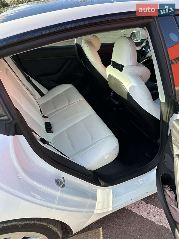 Седан Tesla Model 3 2021 в Одесі