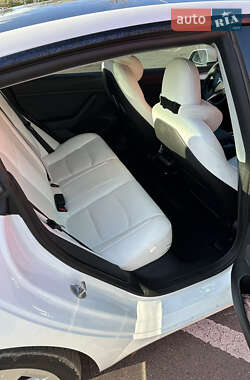Седан Tesla Model 3 2021 в 