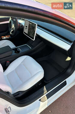 Седан Tesla Model 3 2021 в 