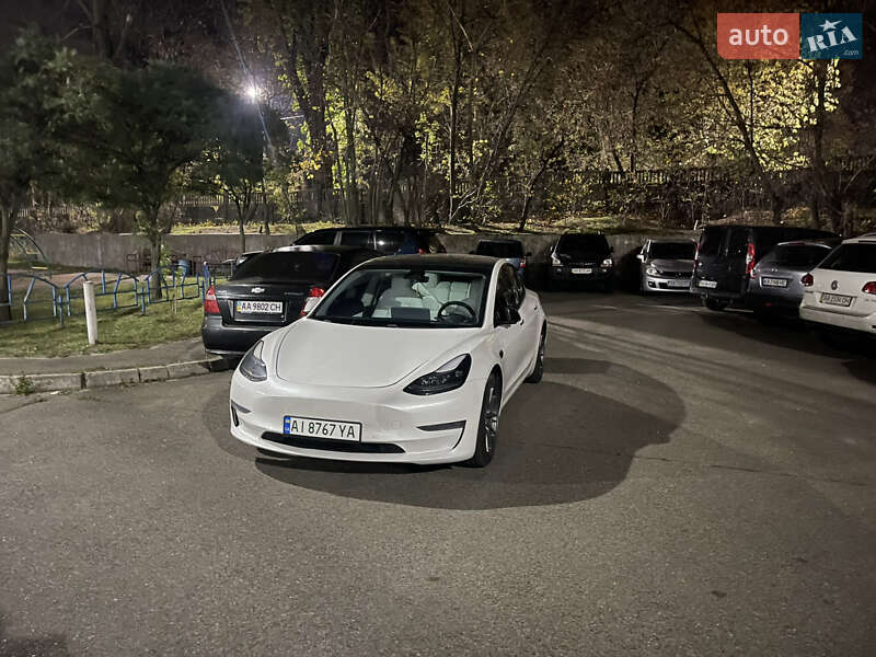 Седан Tesla Model 3 2021 в Киеве