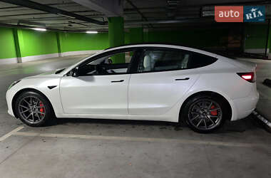 Седан Tesla Model 3 2021 в 