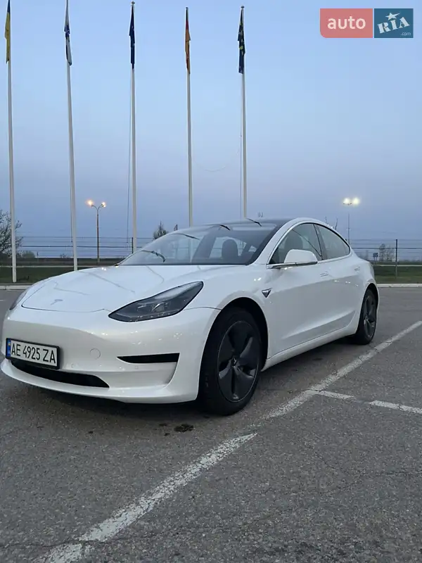 Tesla Model 3 2020