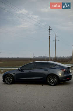 Седан Tesla Model 3 2022 в 