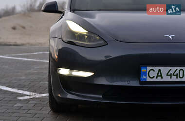 Седан Tesla Model 3 2022 в 
