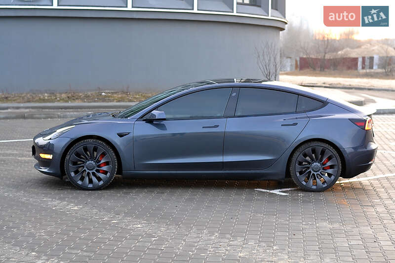 Седан Tesla Model 3 2022 в Черкассах