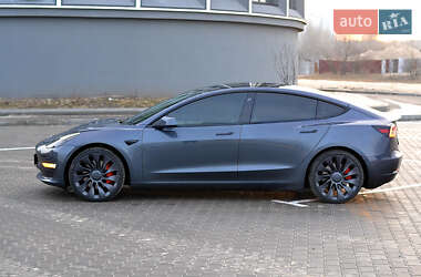 Седан Tesla Model 3 2022 в 