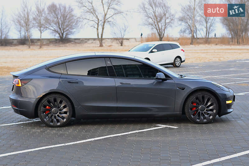 Седан Tesla Model 3 2022 в Черкассах