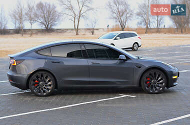 Седан Tesla Model 3 2022 в 