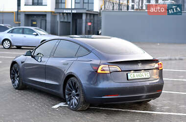 Седан Tesla Model 3 2022 в 