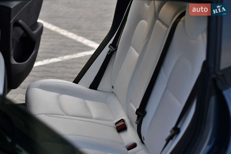 Седан Tesla Model 3 2022 в Черкассах