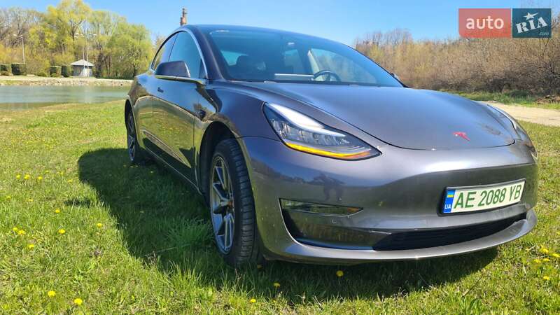 Седан Tesla Model 3 2019 в Дніпрі