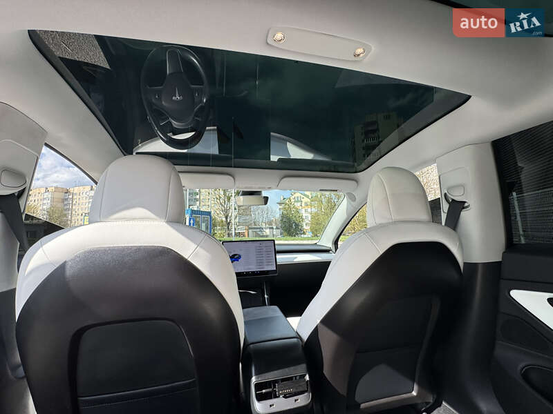 Седан Tesla Model 3 2019 в Львове