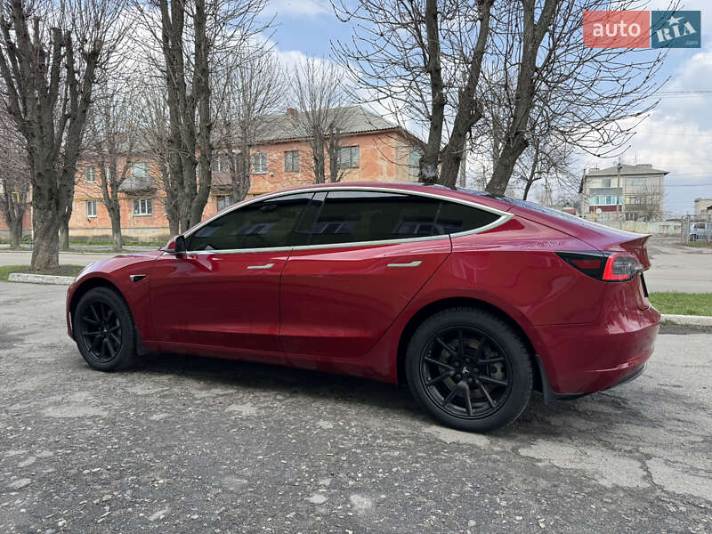 Седан Tesla Model 3 2018 в Дніпрі