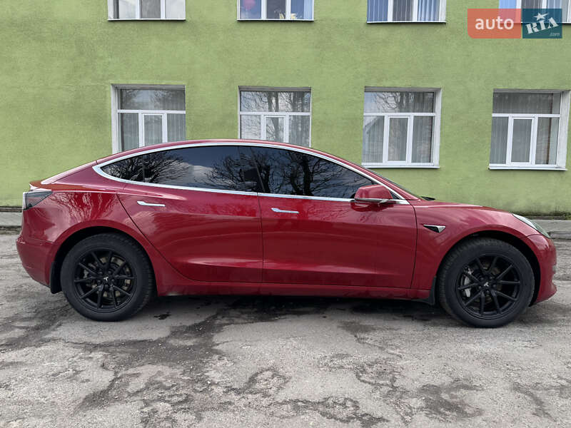 Седан Tesla Model 3 2018 в Дніпрі