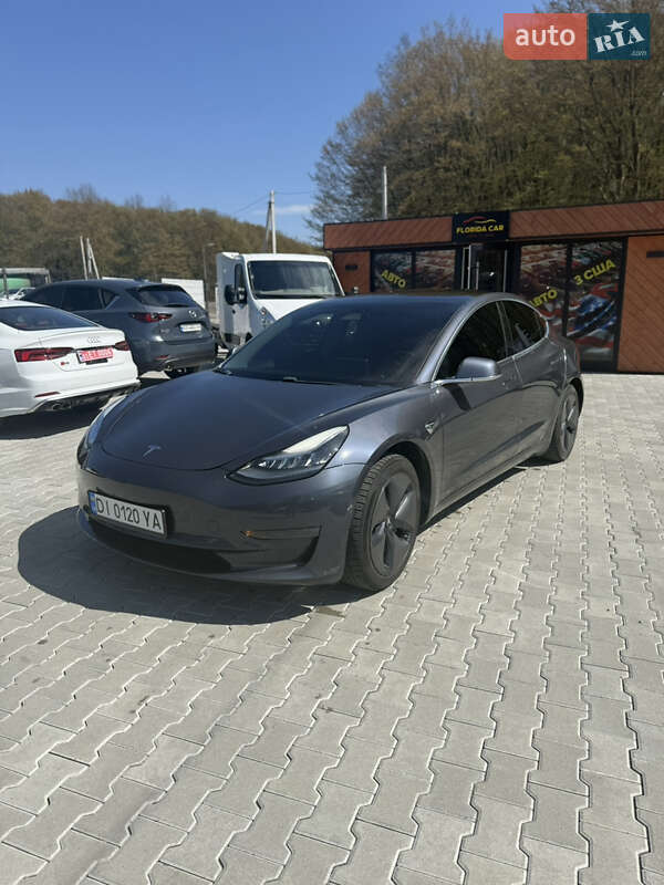 Седан Tesla Model 3 2020 в 